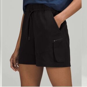Lululemon relaxed high-rise cargo shorts 4.5"